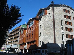 Hôtel MAGIC La Massana Andorre , Télécabines d'accès à la station de Vallnord (Pal) à 100 metres.